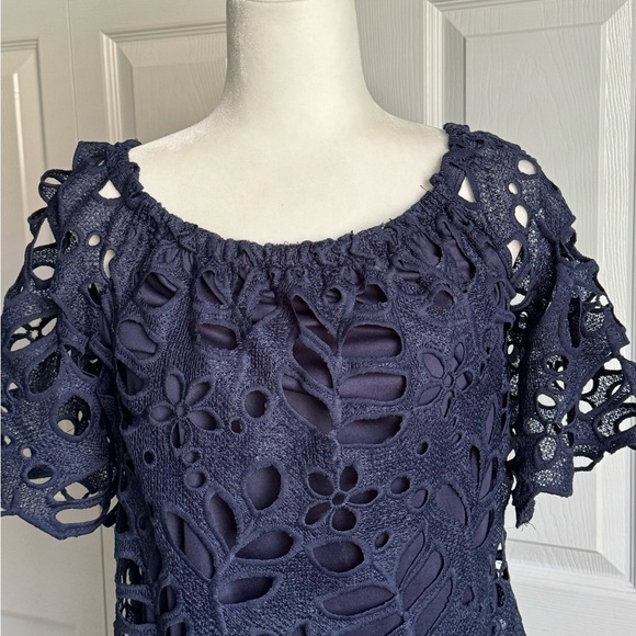 Lace overlay women’s navy blue dress Size large - Picture 3 of 7